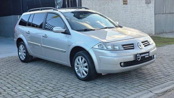 RENAULT MEGANE 1.6 DYNAMIQUE GRAND TOUR 16V FLEX 4P MANUAL RENAULT MEGANE 1.6 DYNAMIQUE GRAND TOUR 16V FLEX 4P MANUAL